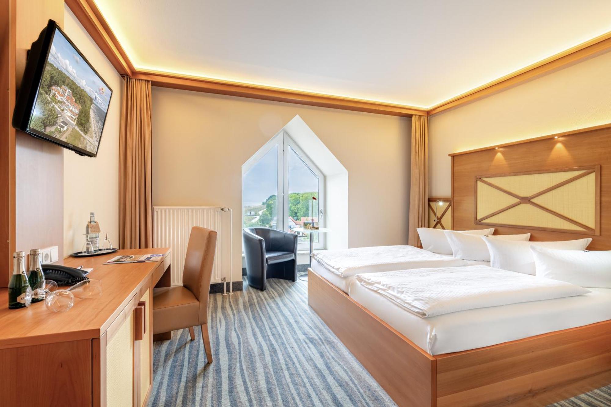 Strandhotel Seerose Kolpinsee Exterior photo