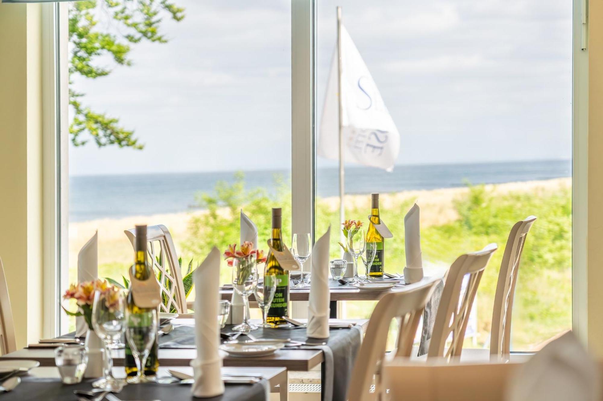 Strandhotel Seerose Kolpinsee Exterior photo