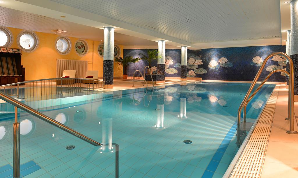 Strandhotel Seerose Kolpinsee Exterior photo